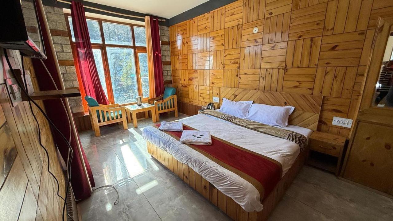 New Rock * Manali (Himachal Pradesh)